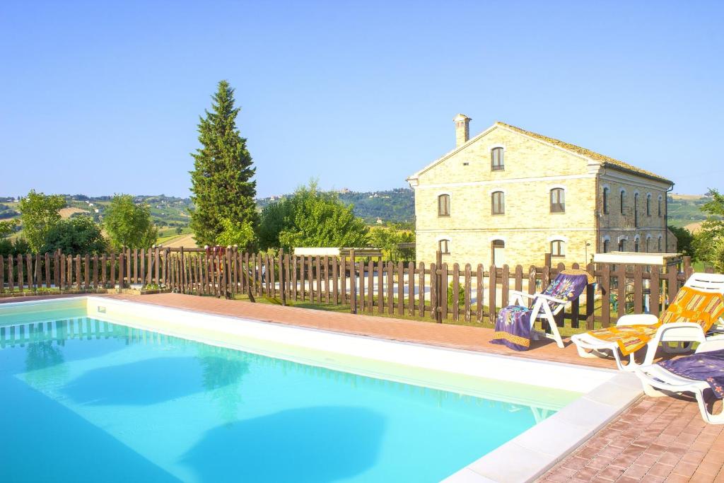 6 bedrooms villa with private pool enclosed garden and wifi at Montecarotto photo 4