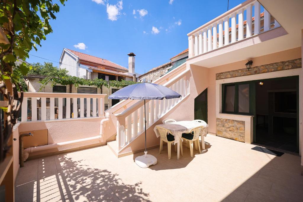 Two bedroom apartment near the sea