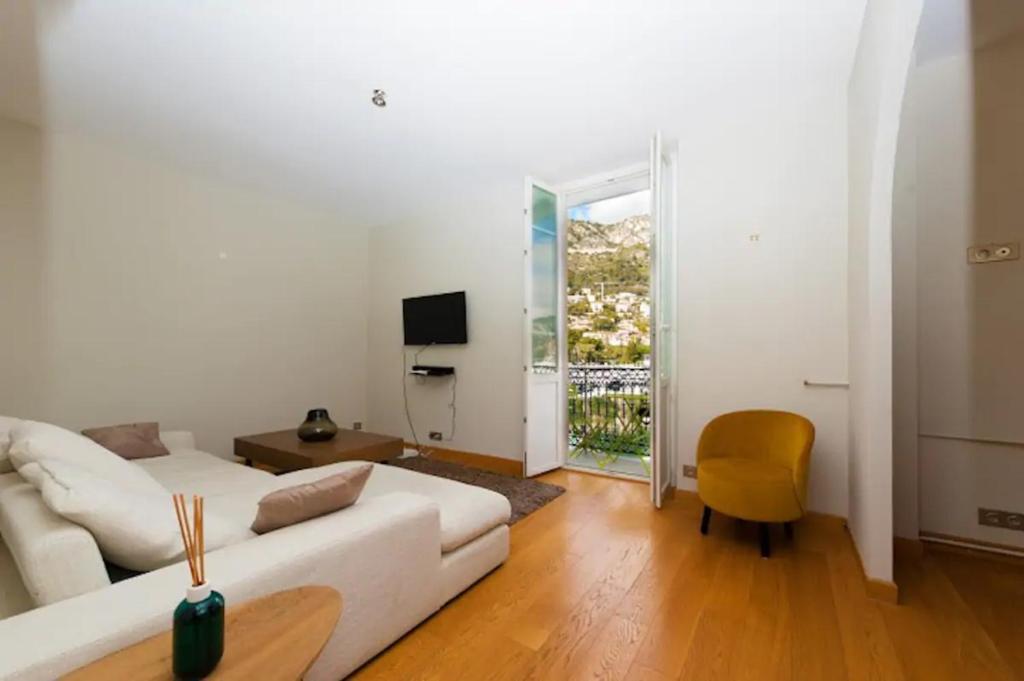 Stunning Beaulieu Sur mer Retreat Chic with Air-Conditioned and Breathtaking Views photo 1