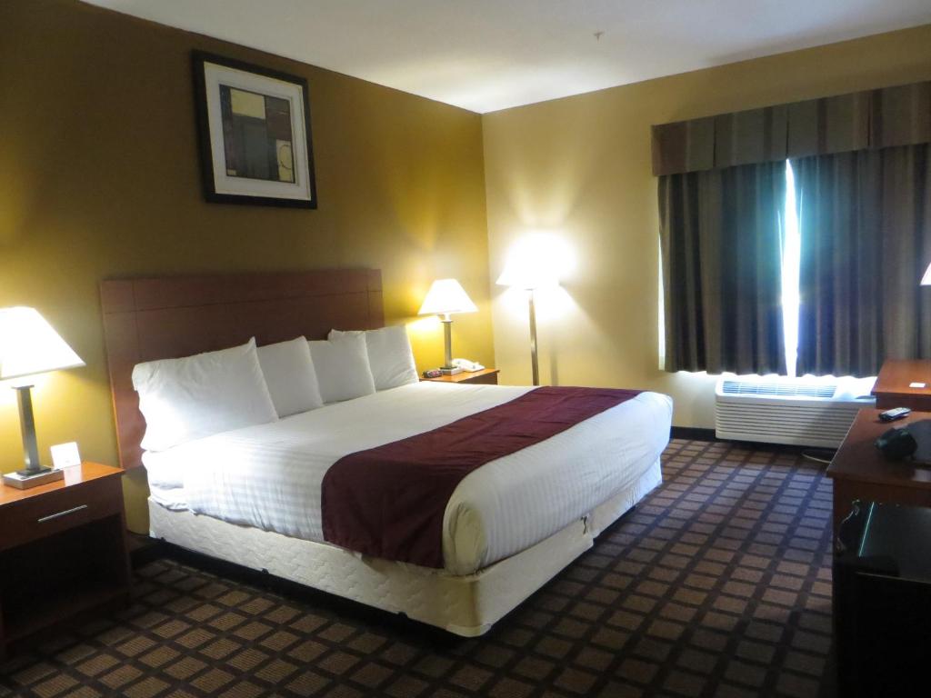 Baymont by Wyndham New Buffalo - Tap to explore photos