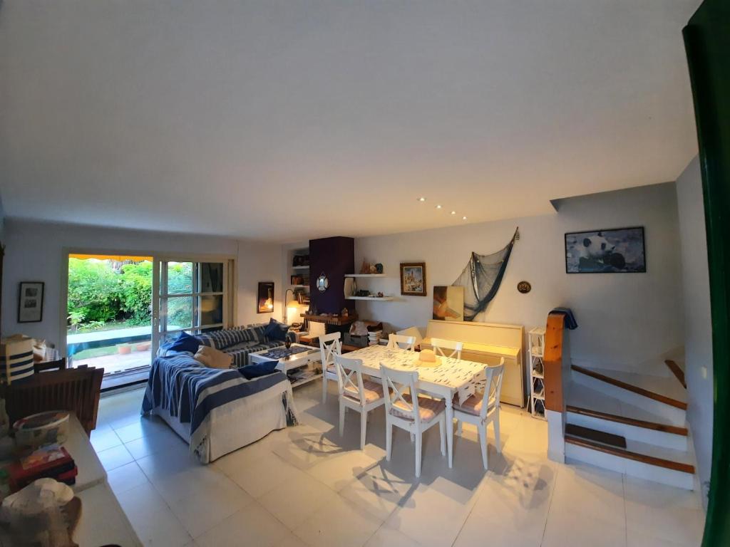 Cosy house with garden infront of the sea photo 2