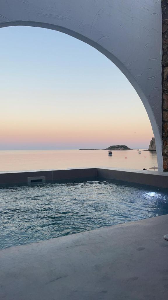 Delfini Beach Hotel & Suites photo 3