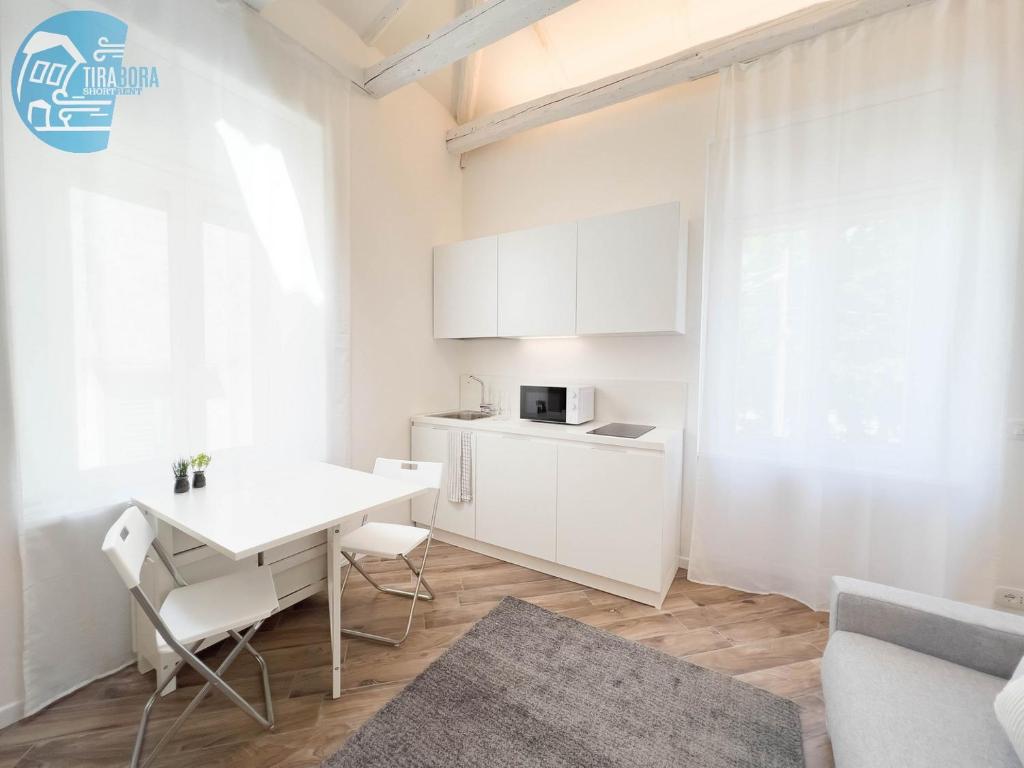 Basovizza 3 Nicole Tirabora Short Rent photo 2