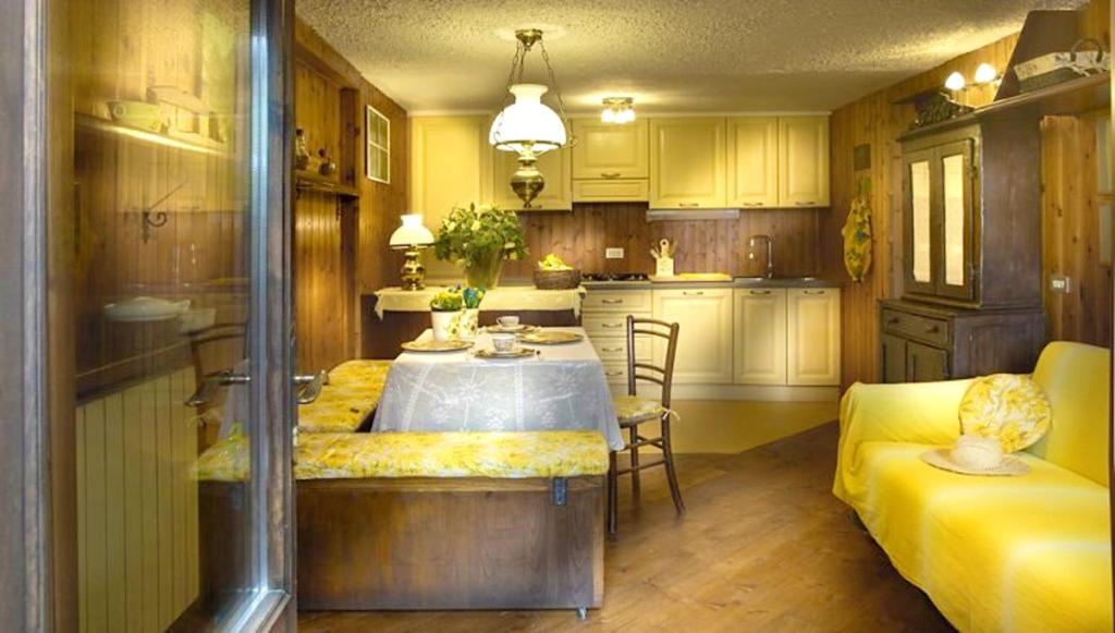 2 bedrooms chalet with sauna enclosed garden and wifi at Gratillon