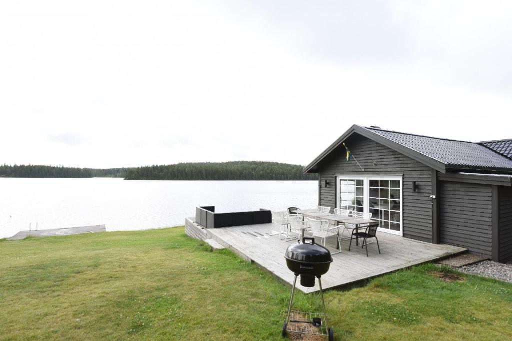 Cozy holiday home with its own jetty and panoramic views of Norra Orsjon photo 2