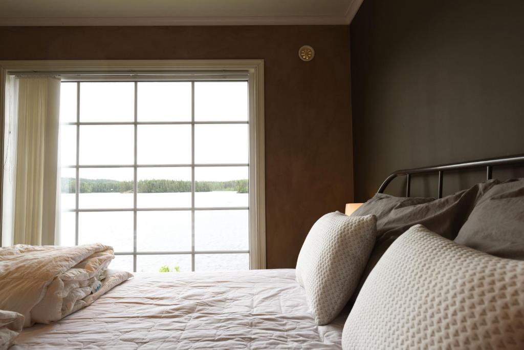 Cozy holiday home with its own jetty and panoramic views of Norra Orsjon photo 3