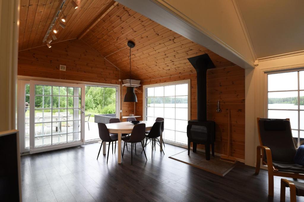 Cozy holiday home with its own jetty and panoramic views of Norra Orsjon photo 4