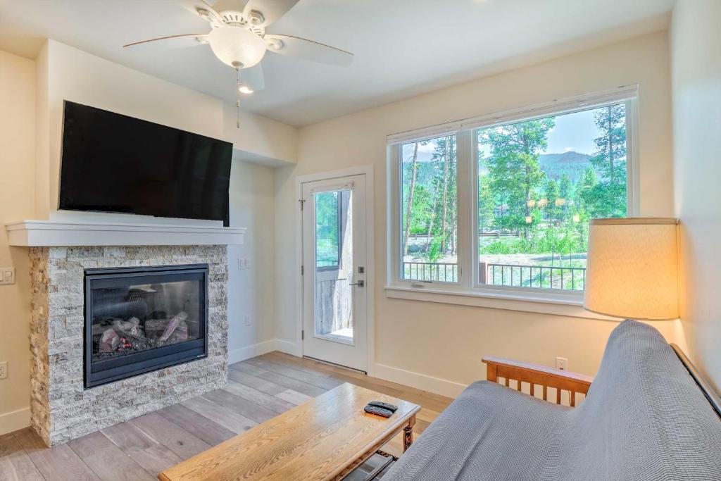 Keystone Condo with Balcony - Near Hiking Trails!