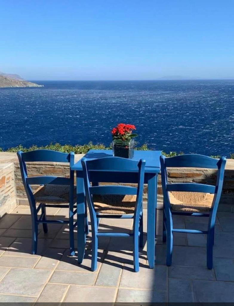 ΠΕΤΡΙΝΟ στην Άνδρο photo 1