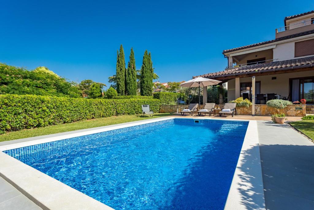 Lovely Istrian apartment with a private swimming pool and a charming garden photo 3