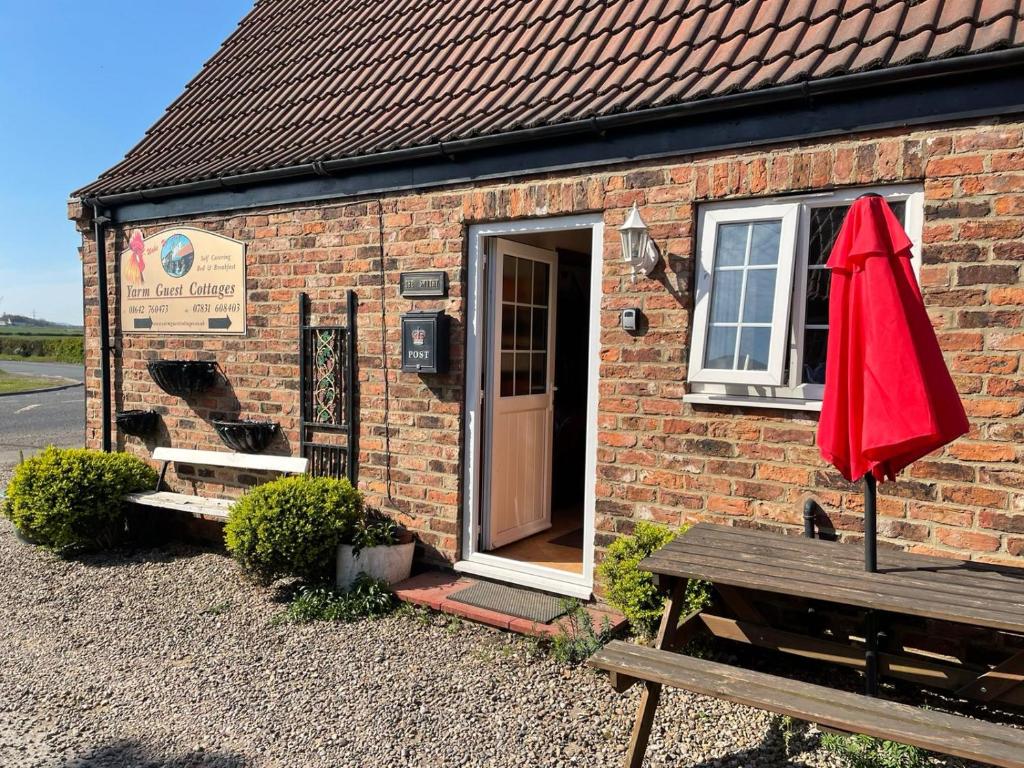 Yarm cottages sleeping 12 Next to Fox Covert Pub - Tap to explore photos