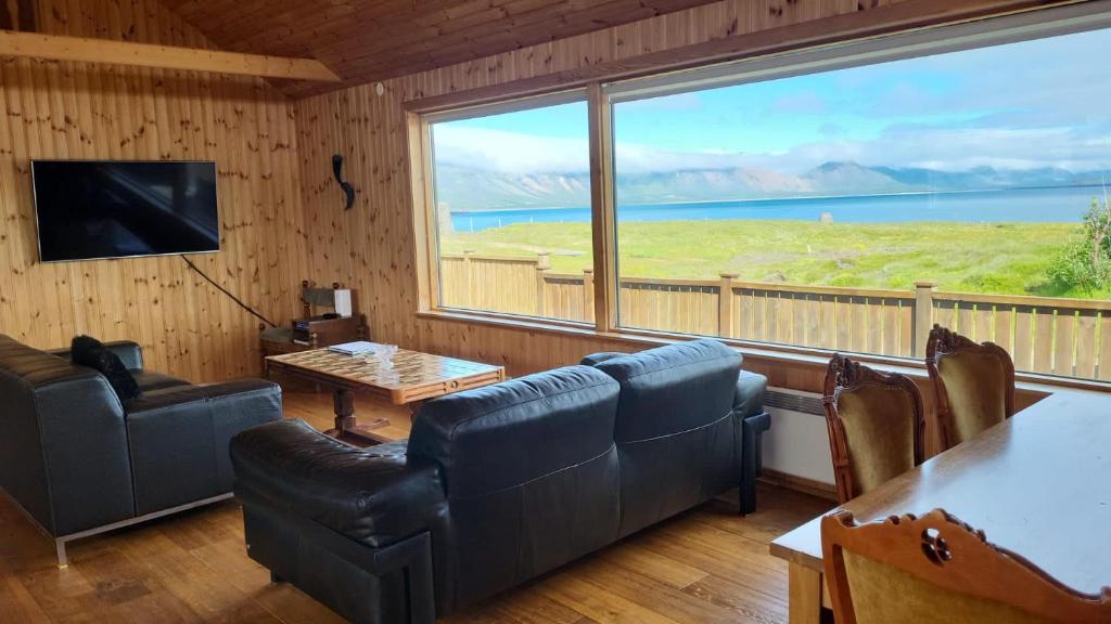 Glass House with Private River & 360° Views photo 1