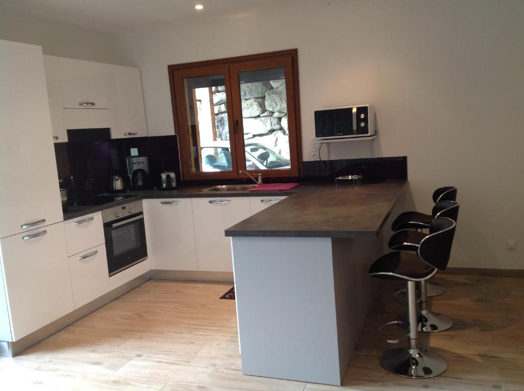 CHALET INDIVIDUEL TRES ENSOLEILLE AU CALME VUE IMPRENABLE photo 3