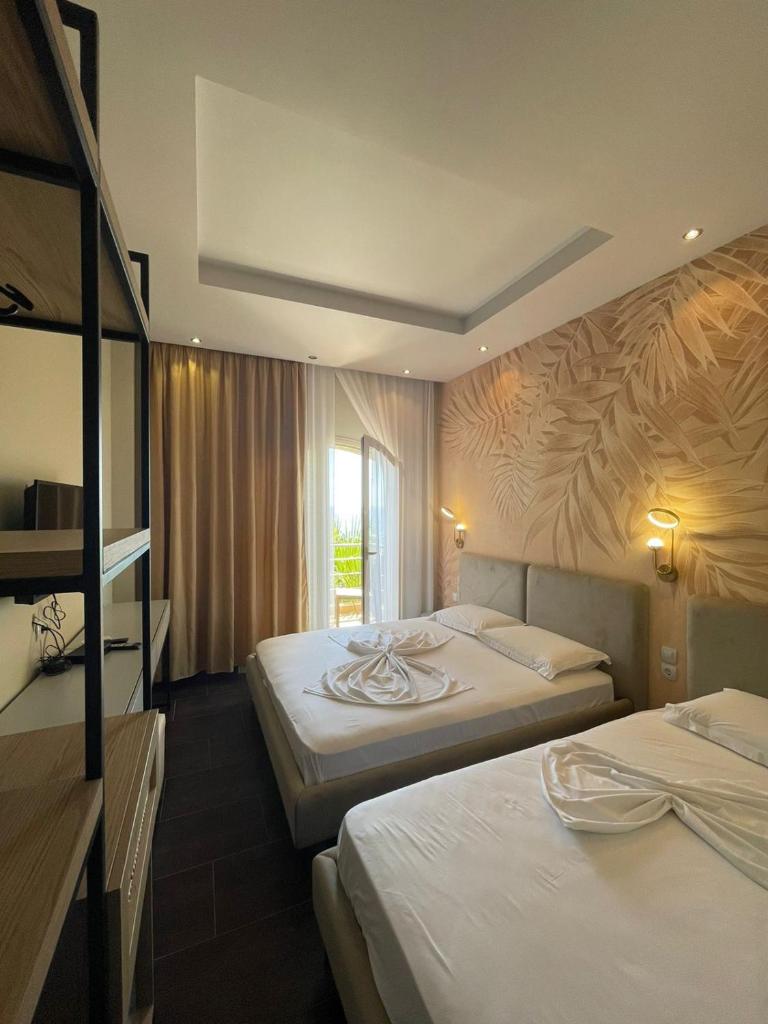 Royal Blue Hotel photo 3