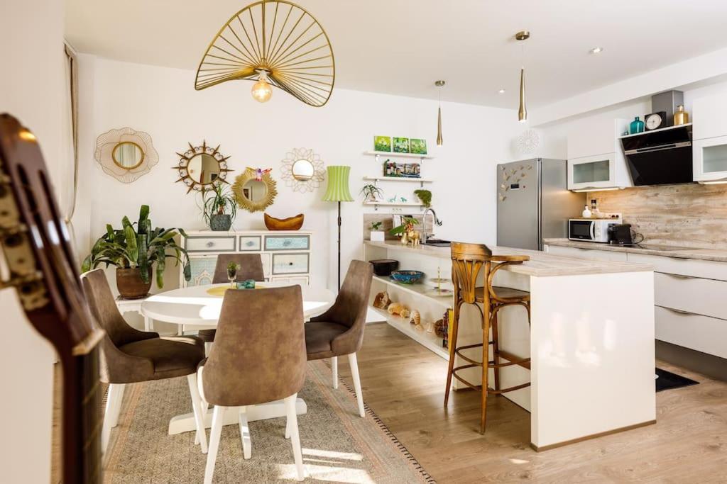 Sunset Oasis “VELLY” 1BR w/ Sea View & Parking photo 1