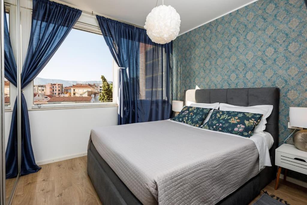 Sunset Oasis “VELLY” 1BR w/ Sea View & Parking photo 3