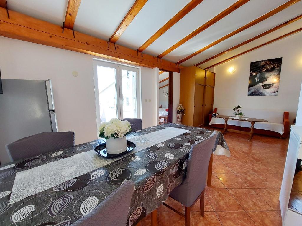 Apartment and Room Katica photo 3