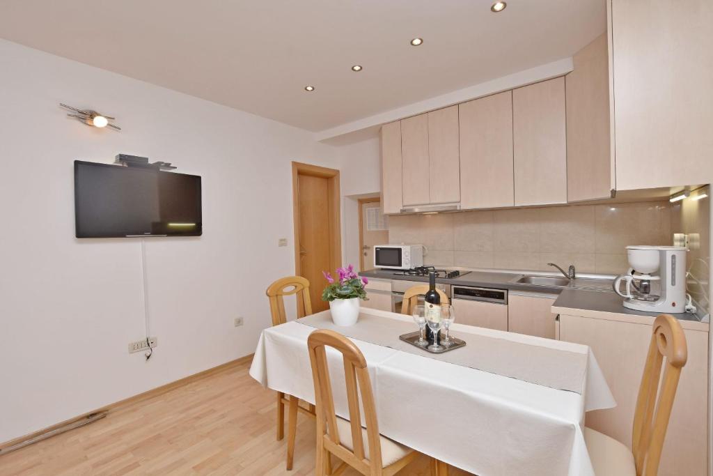 Apartment Mate photo 4