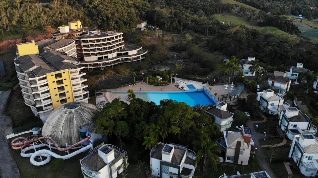 Belíssimo resort com águas termais photo 1