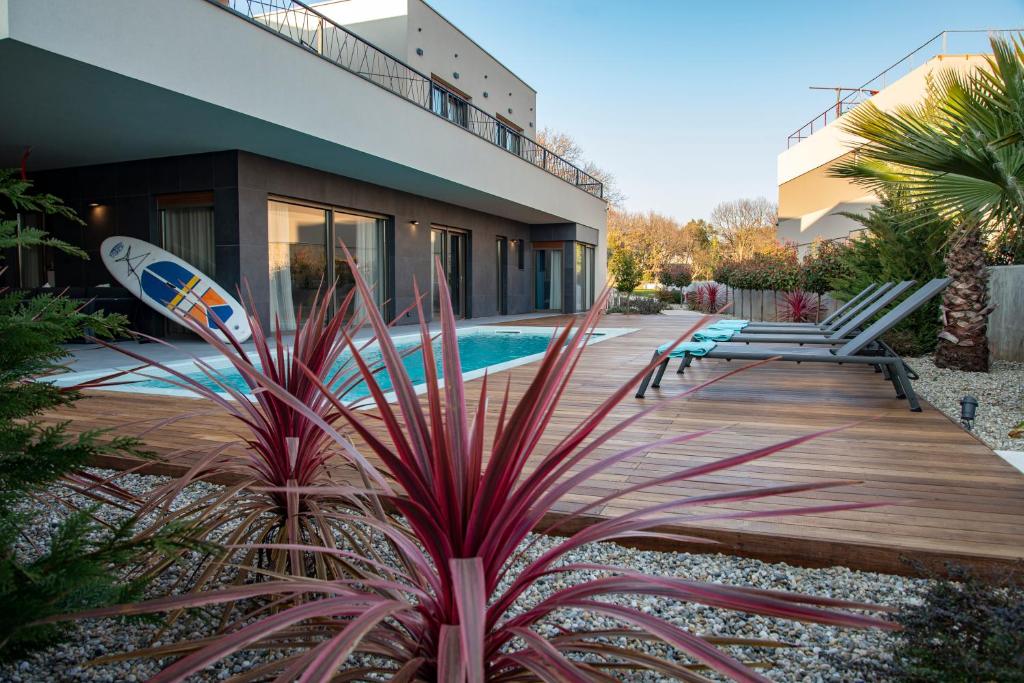luxury Villa One Way photo 3