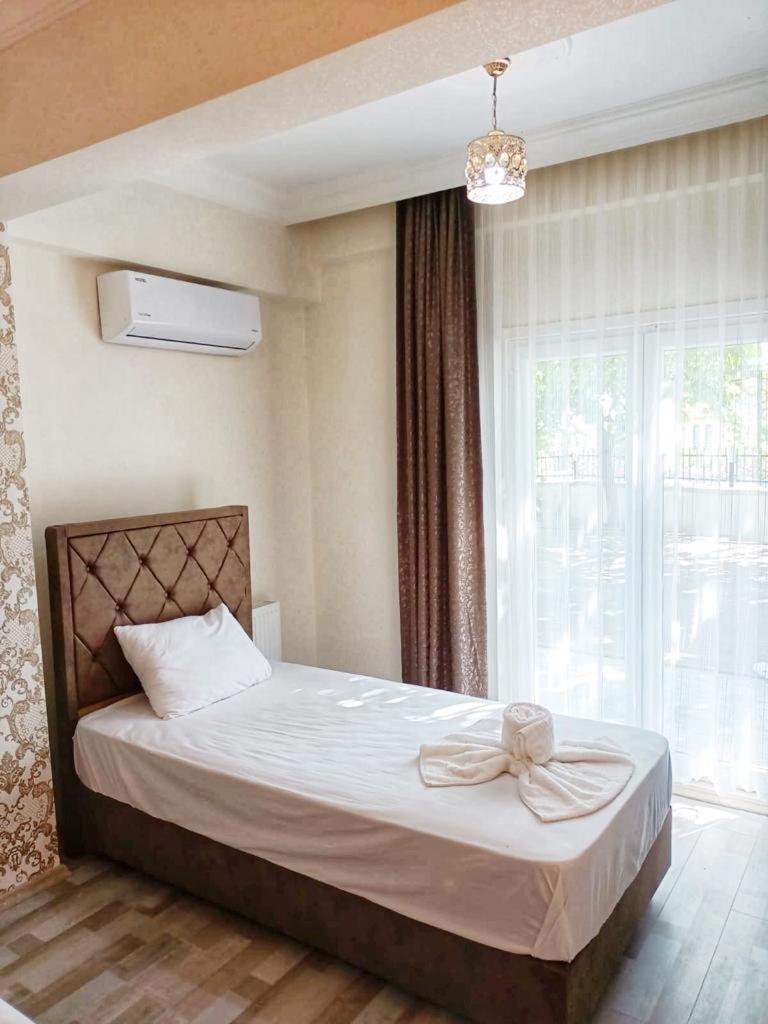 Rose Suite & Hotel photo 2