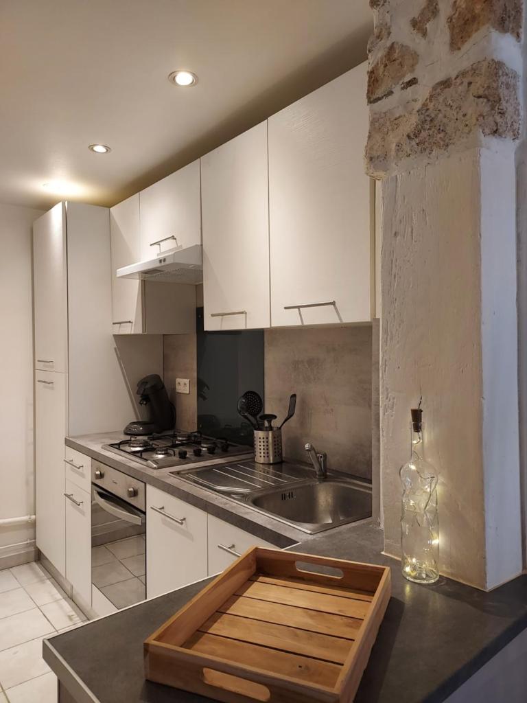 Sous murs, petite maison de ville au charme authentique photo 2