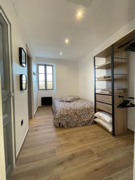 Petite maison de charme dans un domaine photo 4