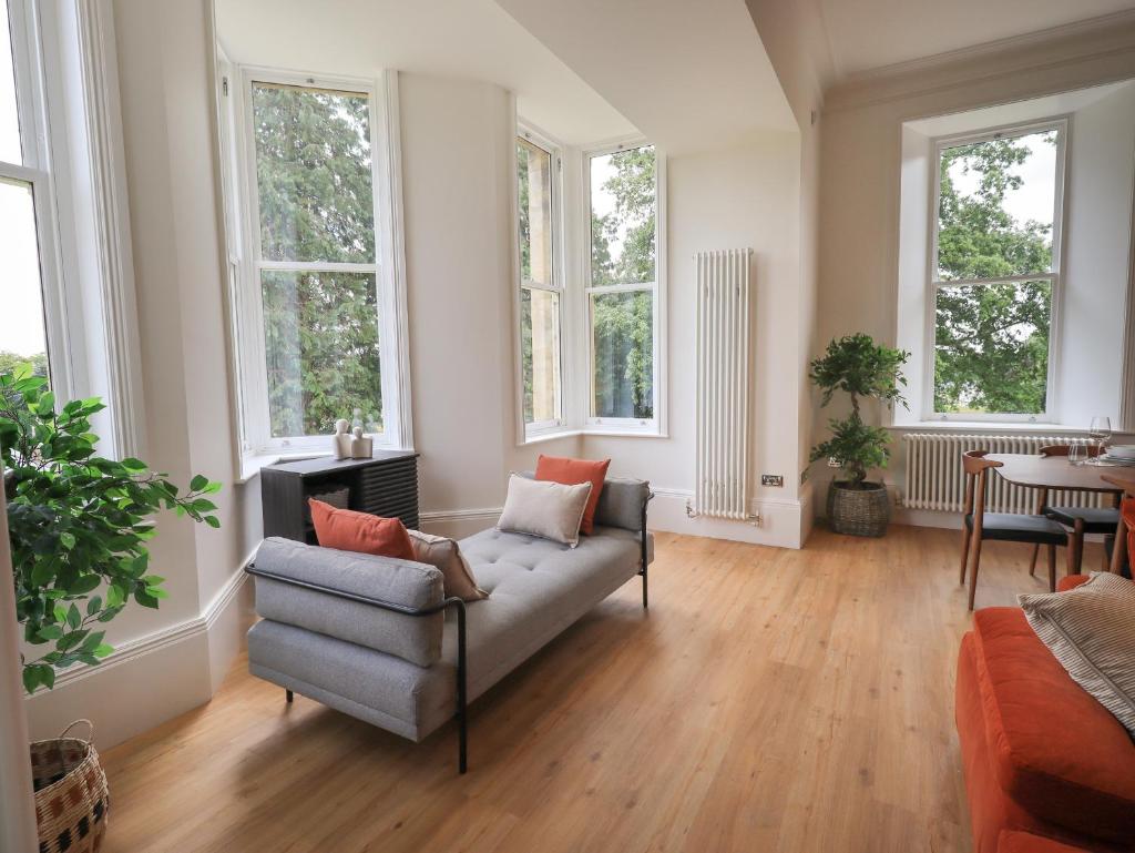 The Kathleen Suite Stone Cross Mansion - Tap to explore photos