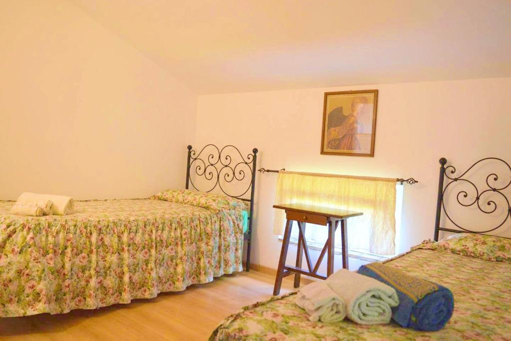 One bedroom appartement with shared pool enclosed garden and wifi at Fabriano photo 4