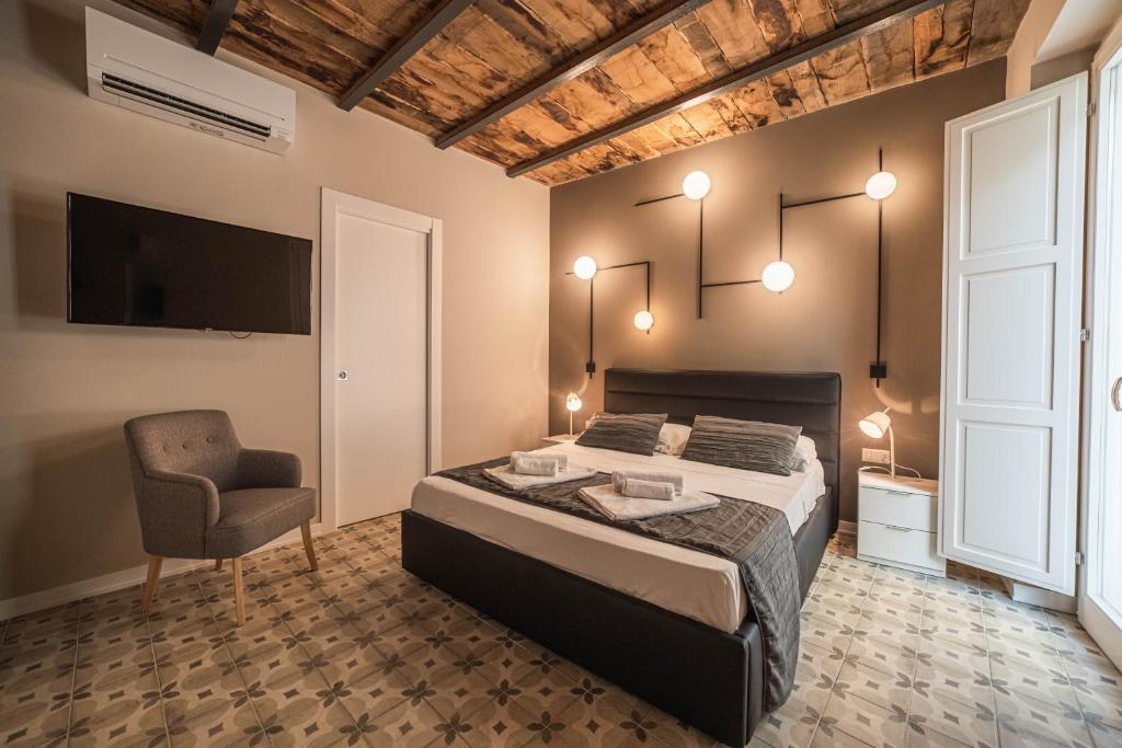 Palazzo Paladini - Luxury Suites in the Heart of the Old Town photo 2