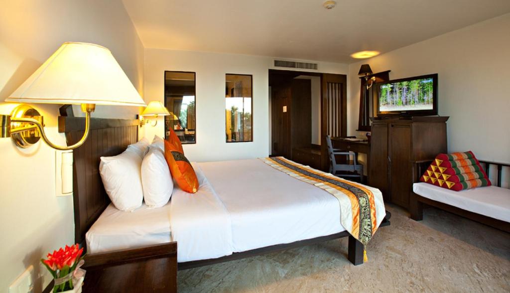 Двухместный (Улучшенный двухместный номер с 1 кроватью), C & N Resort and Spa