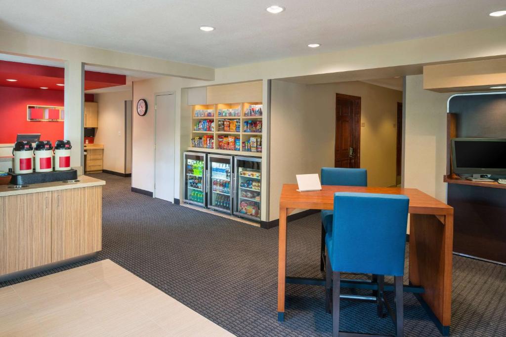 Sonesta Simply Suites Seattle Renton photo 2