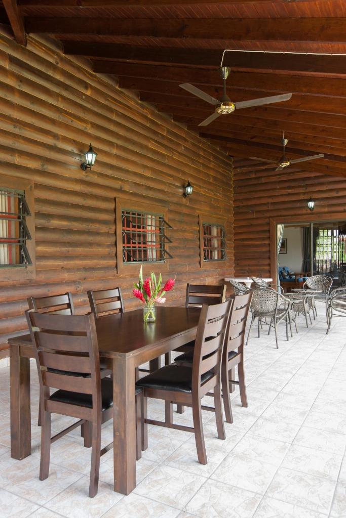Вилла (Вилла с 3 спальнями), Heliconia Grove