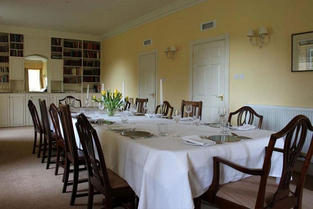 Garbity Farmhouse - beautiful 6-bedroom Farmhouse with open fires photo 4