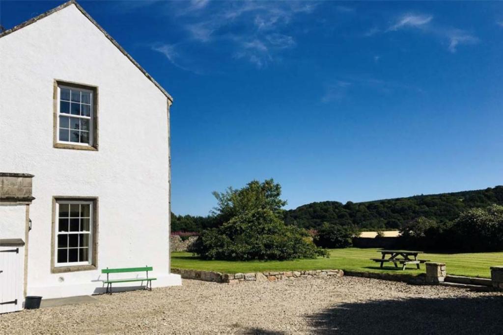 Garbity Farmhouse - beautiful 6-bedroom Farmhouse with open fires photo 2
