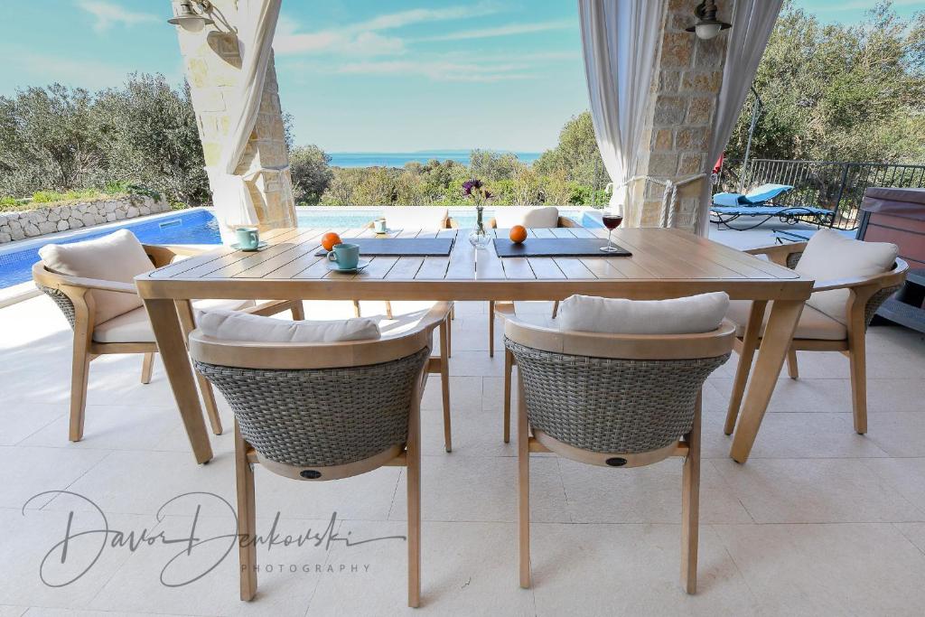 Island Villa Adriana with heated pool and sauna photo 2