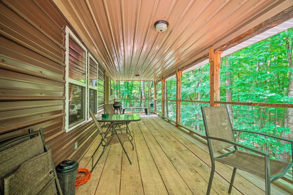 Peaceful Decatur Cabin with Grill and Fire Pit!