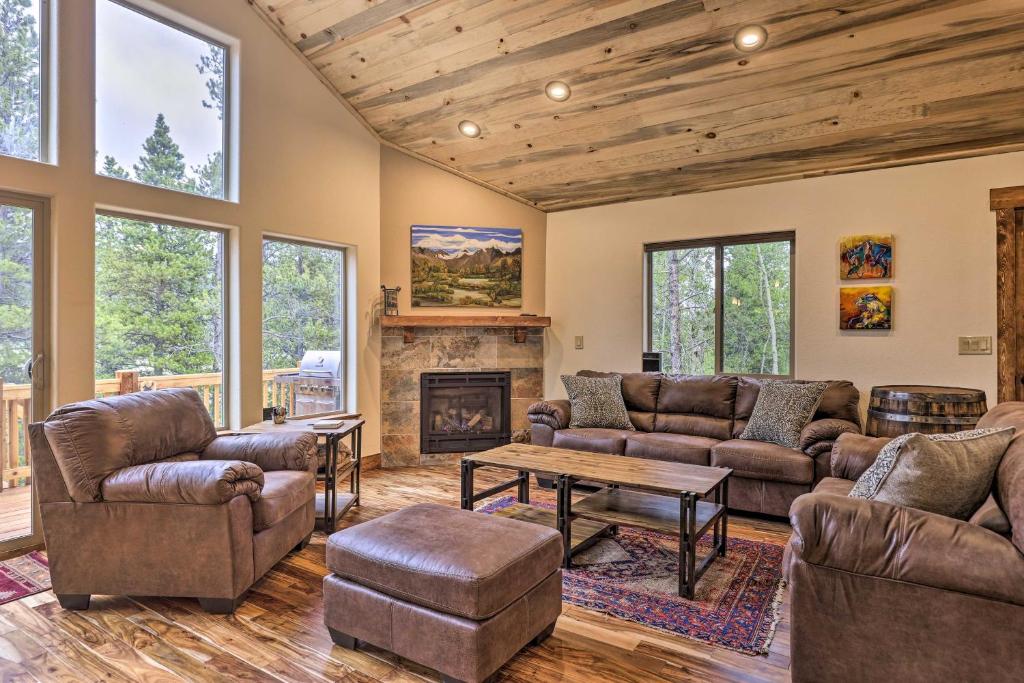 Rocky Mountain Alma Cabin with Deck and Hot Tub!