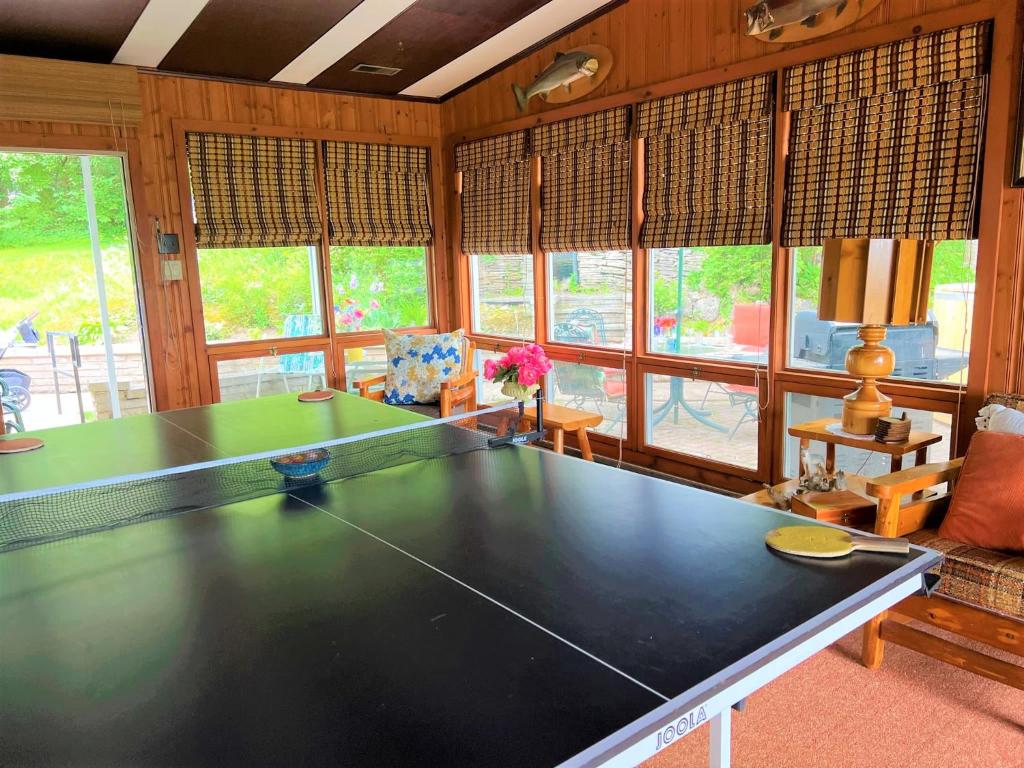 Somewhere In Time - RETRO SPACIOUS COTTAGE with PRIVATE SANDY BEACH photo 1