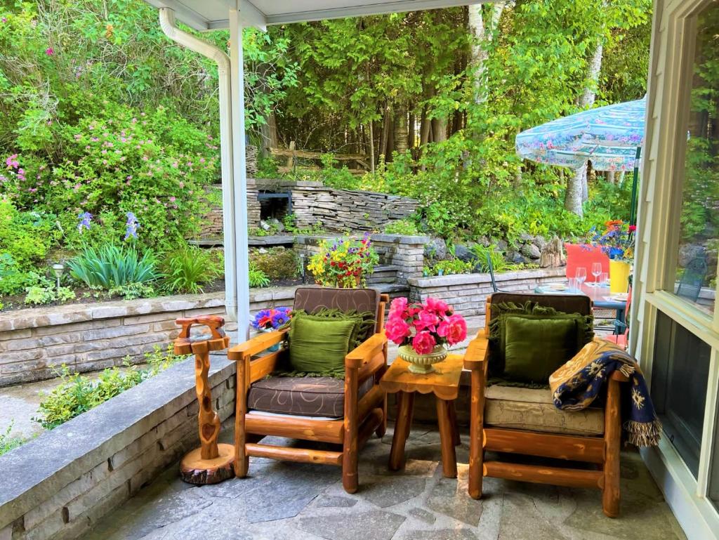 Somewhere In Time - RETRO SPACIOUS COTTAGE with PRIVATE SANDY BEACH photo 3