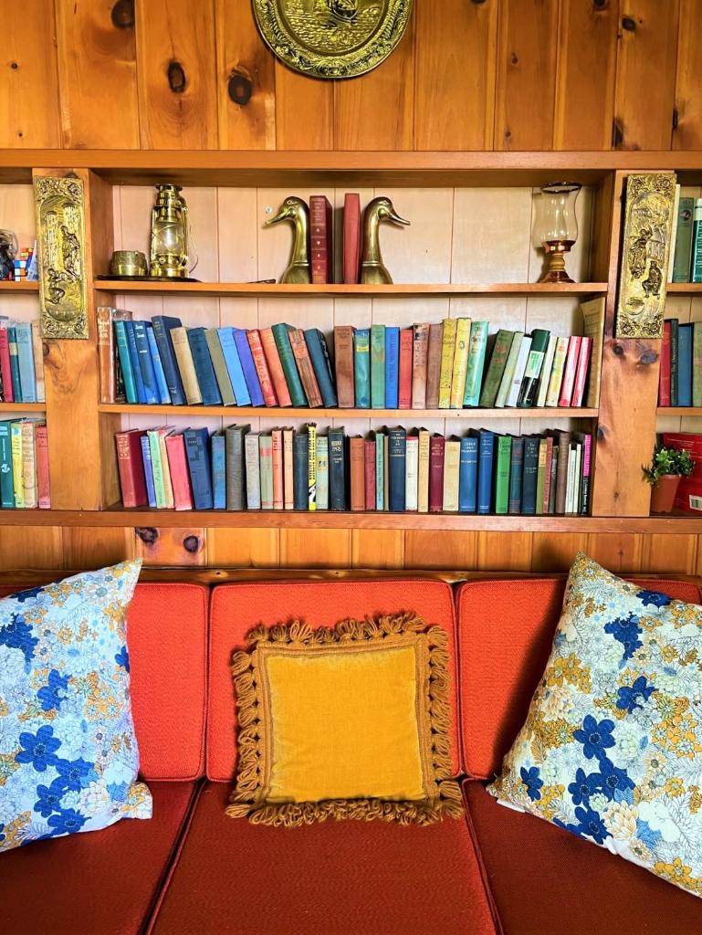 Somewhere In Time - RETRO SPACIOUS COTTAGE with PRIVATE SANDY BEACH photo 4