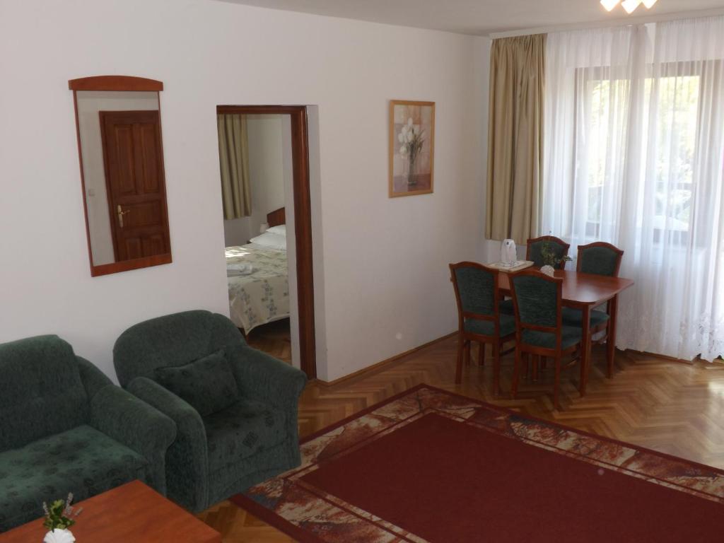 Апартаменты (Улучшенные апартаменты с 1 спальней), Helios Apartman Hotel