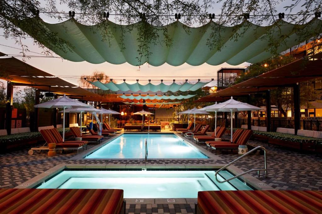 Rise Uptown Hotel image
