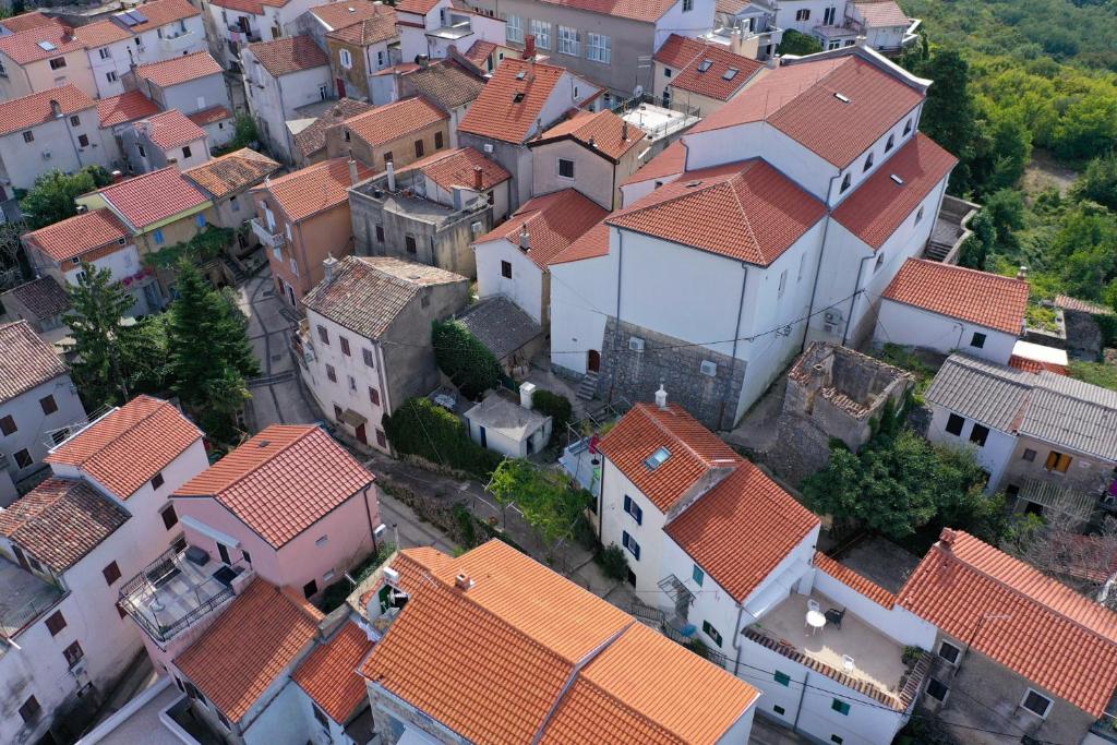THE OLD TOWN HOUSE photo 2
