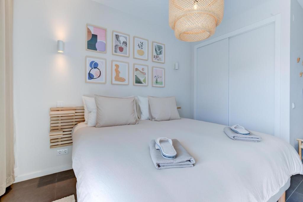 Luxury Two Bedroom Apartment with Private Roof Terrace and Hot Tub photo 2