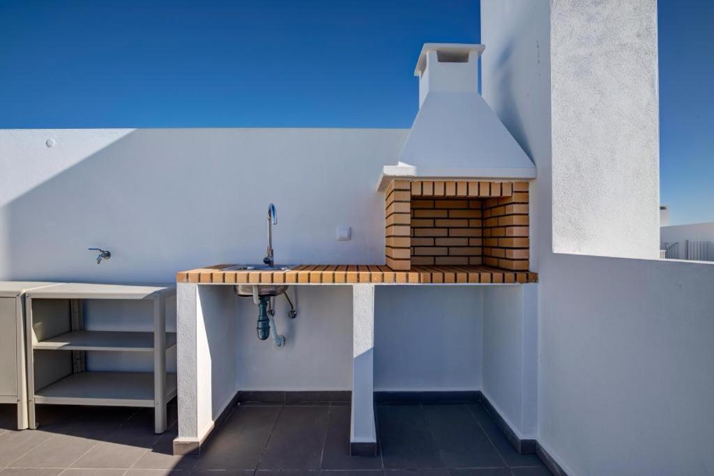 Luxury Two Bedroom Apartment with Private Roof Terrace and Hot Tub photo 3