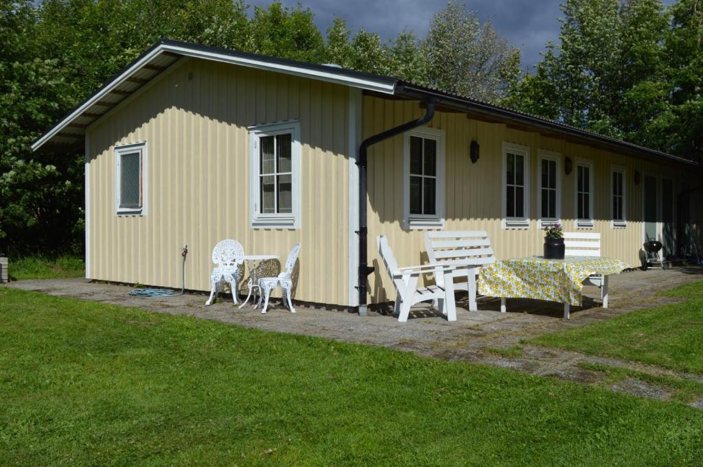 Nyrenoverat gårdshus på havstomt med hög standard photo 1