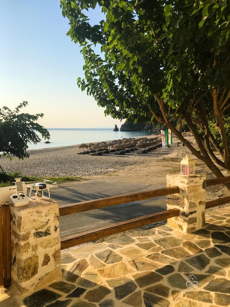 Genevieve Sea House - by the sea ....on the beach. photo 4