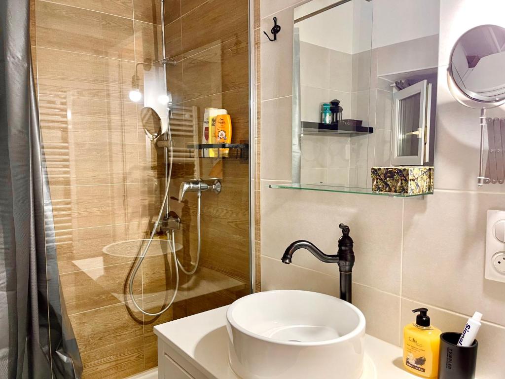 Cosy modern studio in the heart of Nice with AC photo 3