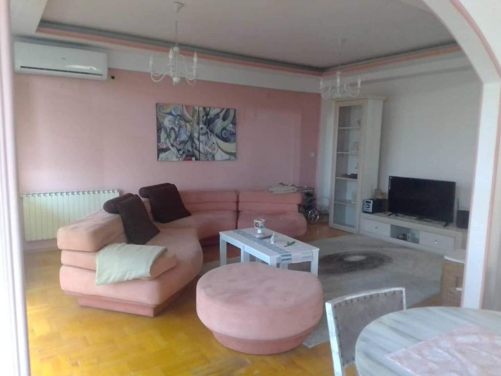 Lovely 4 rooms apartment in quiet environment in Skopje photo 2